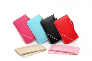 Envelope clutch bag with star rivet-almond