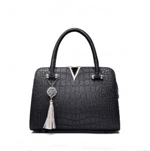 Lady handbag in crocodile grain-black