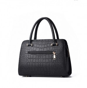 Lady handbag in crocodile grain-black