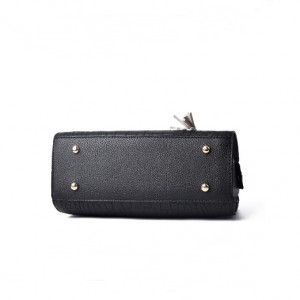 Lady handbag in crocodile grain-black